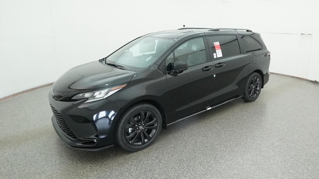 2026 Toyota Sienna XSE's photo