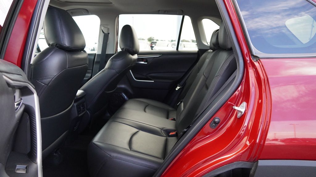2022 Toyota RAV4 XLE photo 14