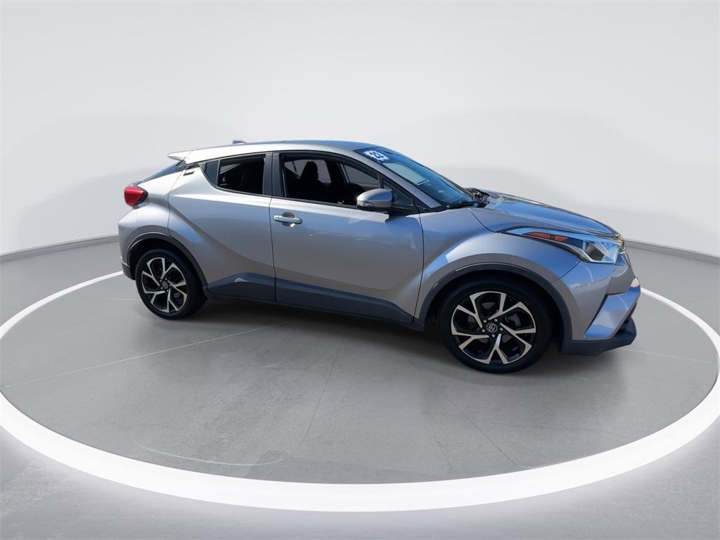 2019 Toyota C-HR XLE photo 16
