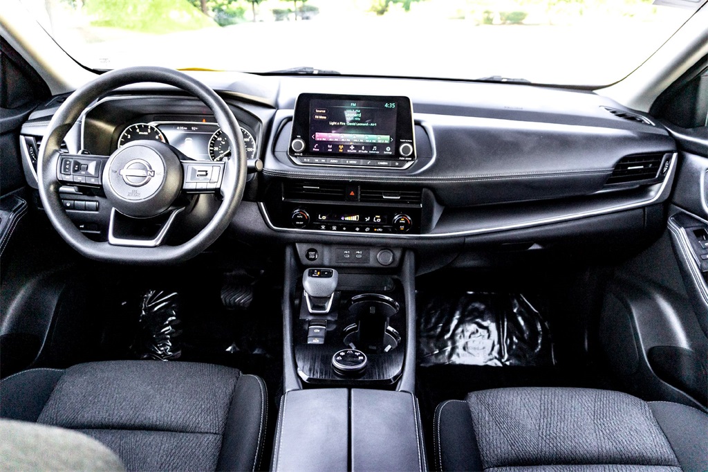 2024 Nissan Rogue SV photo 28