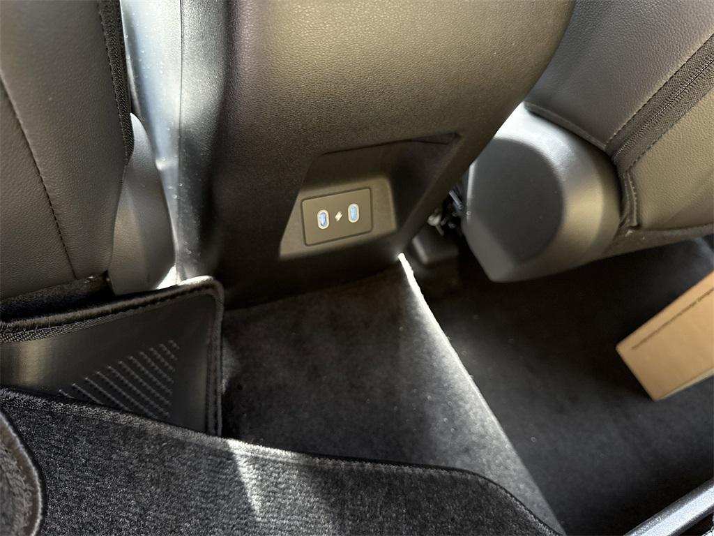 2026 Hyundai Santa Cruz SEL photo 9
