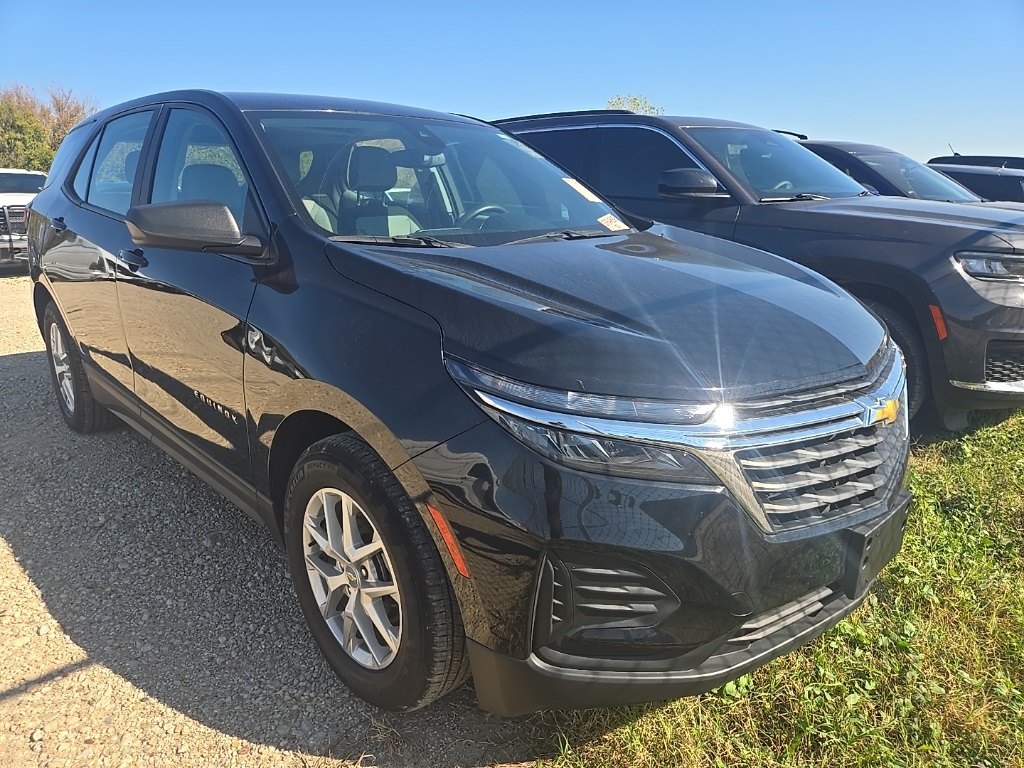 2023 Chevrolet Equinox LS photo 3