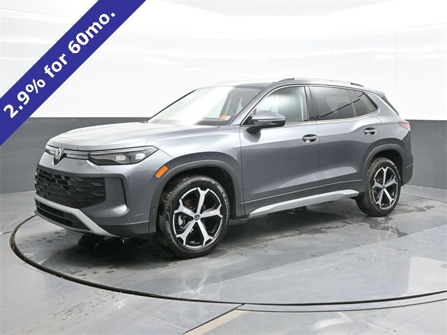 2025 Volkswagen Tiguan SE's photo