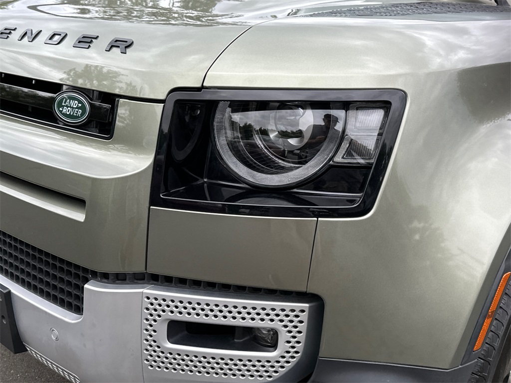 2023 Land Rover Defender 110 SE photo 5
