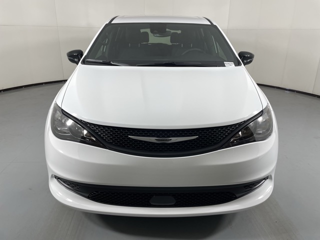 2025 Chrysler Voyager LX photo 3