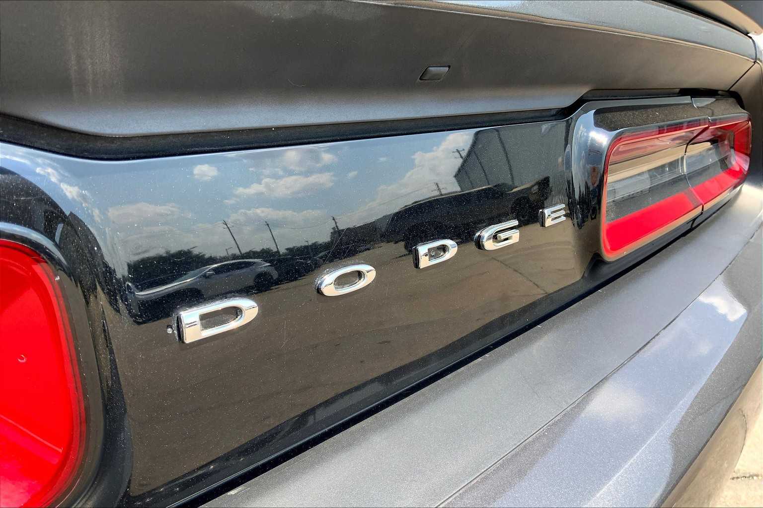 2023 Dodge Challenger SXT photo 9
