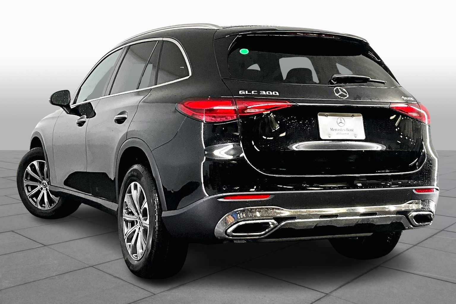 2026 Mercedes Benz GLC 300 4MATIC photo 4