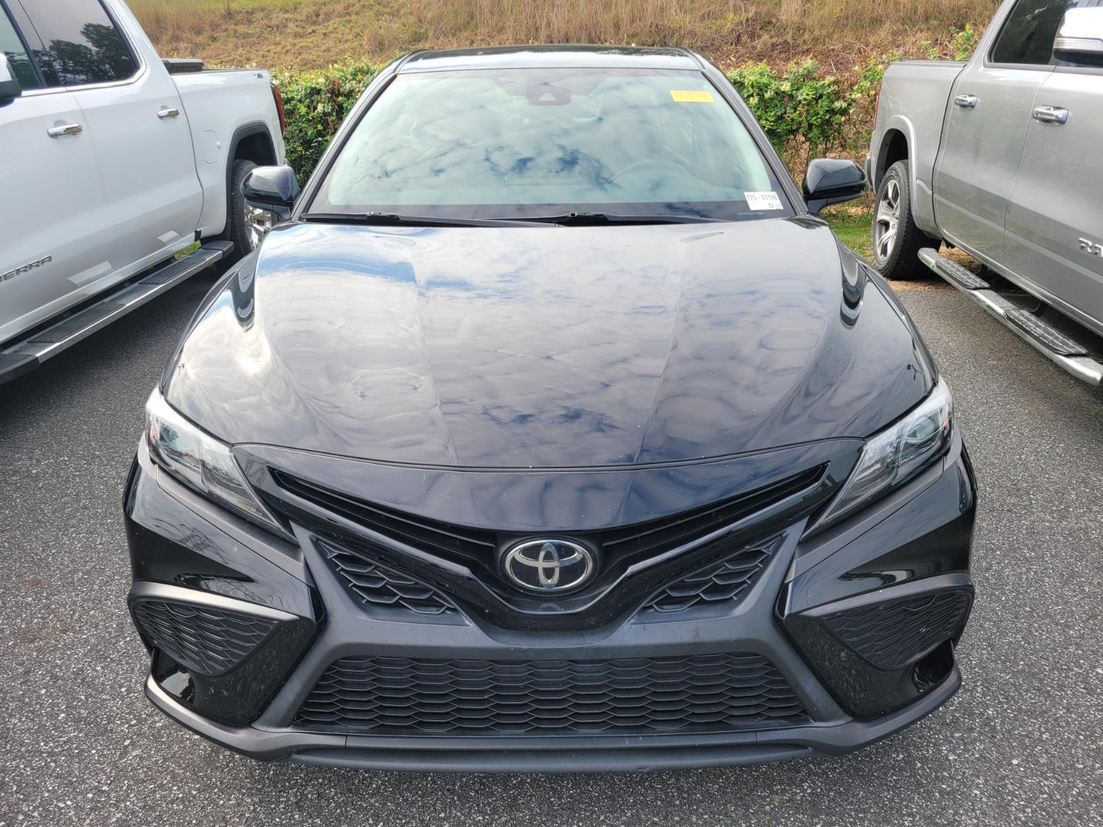 2021 Toyota Camry SE photo 2
