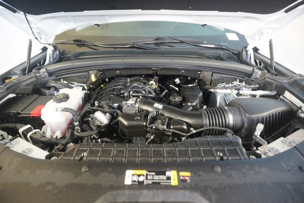 Used 2025 White Jeep Laredo image 31