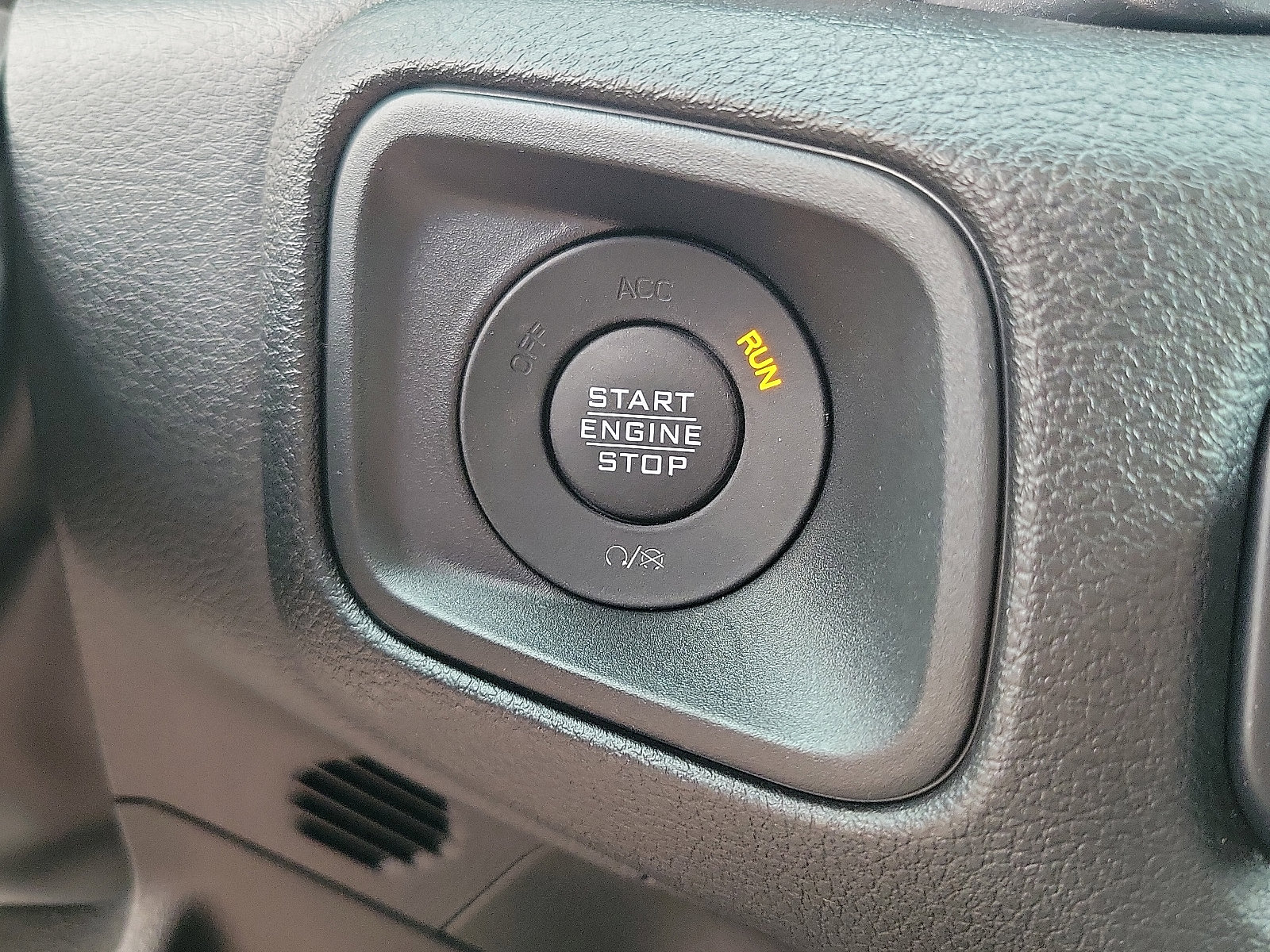 2025 Jeep Gladiator Sport photo 9