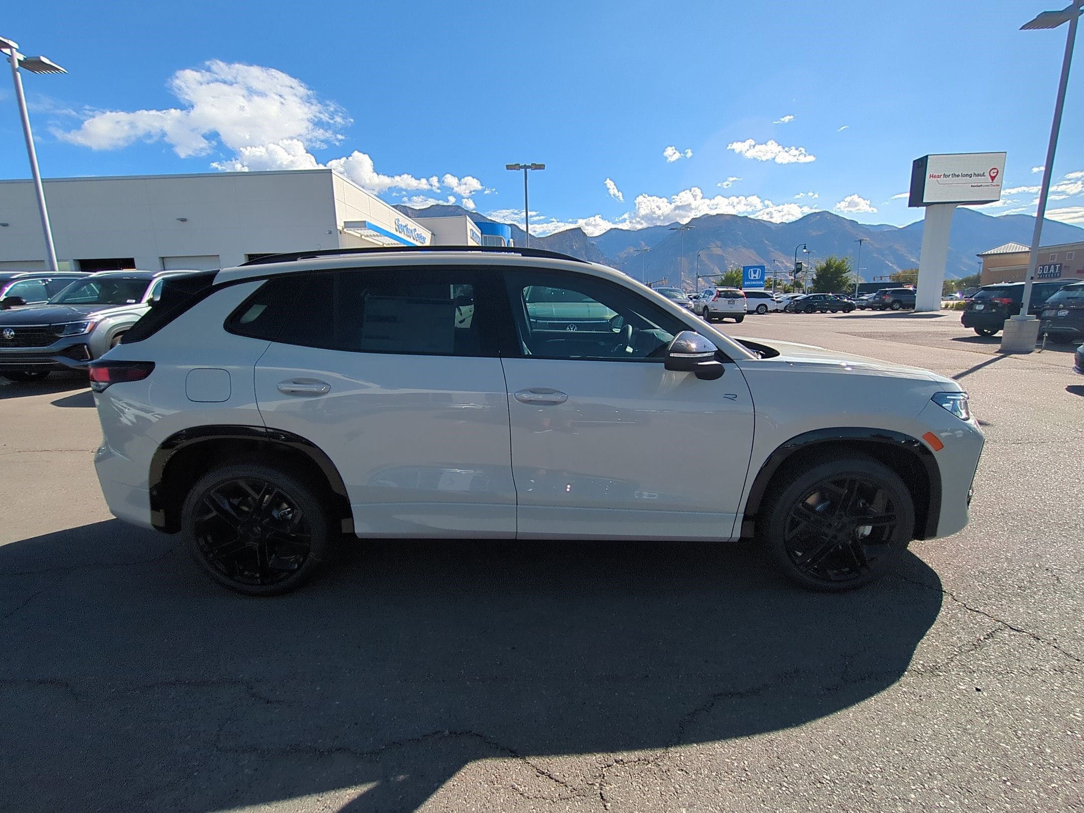 2025 Volkswagen Tiguan SE R-Line Black photo 2