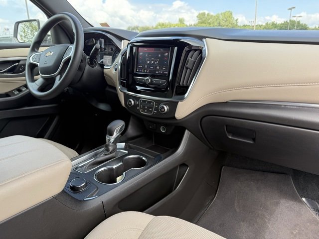 2023 Chevrolet Traverse LS photo 11
