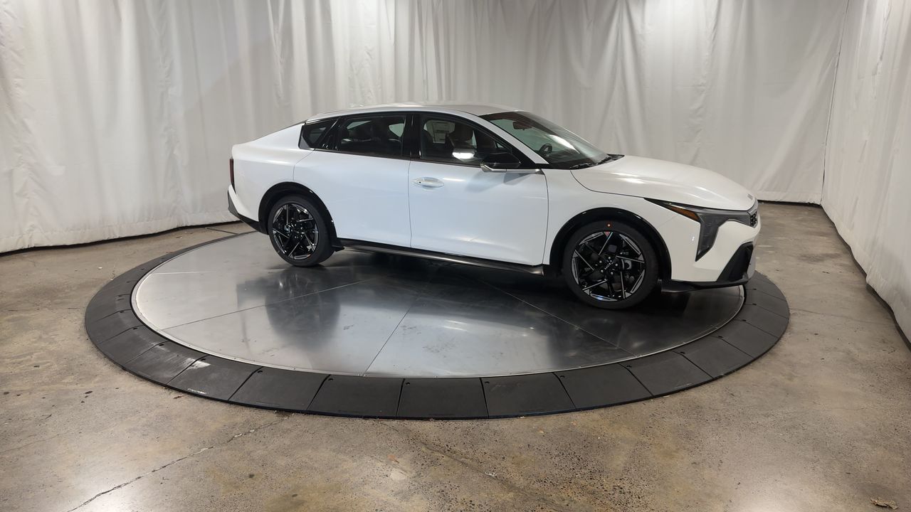 2025 Kia K4 GT-Line photo 3