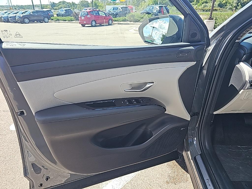 2025 Hyundai Tucson Limited photo 10