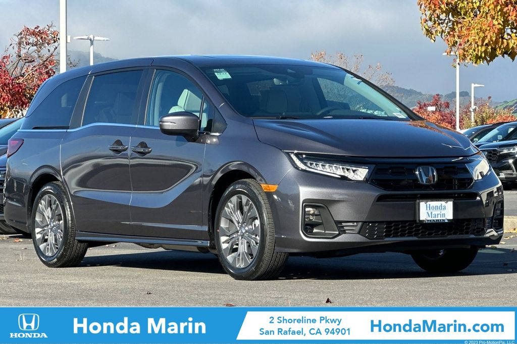 2026 Honda Odyssey Touring's photo