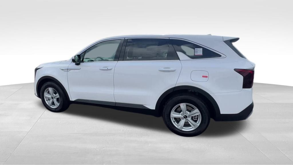 2025 Kia Sorento LX photo 2