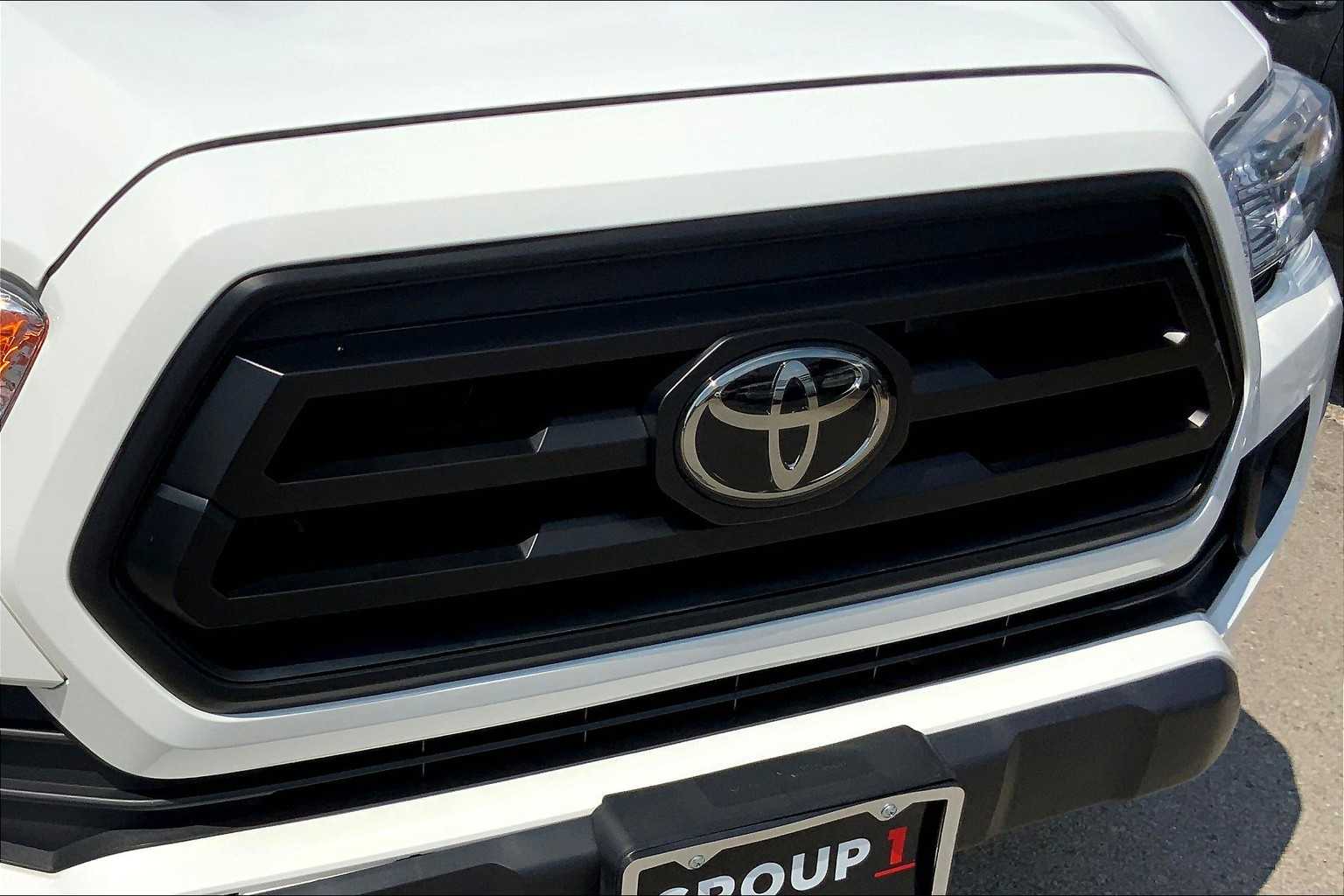 2023 Toyota Tacoma SR 4x4 photo 27