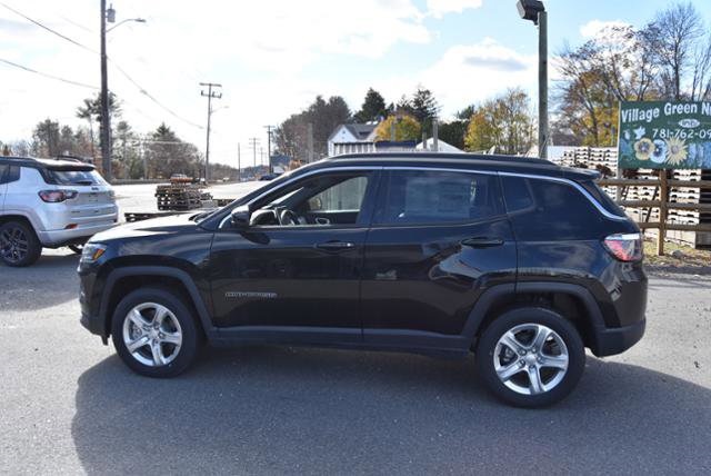 2024 Jeep Compass Latitude photo 2