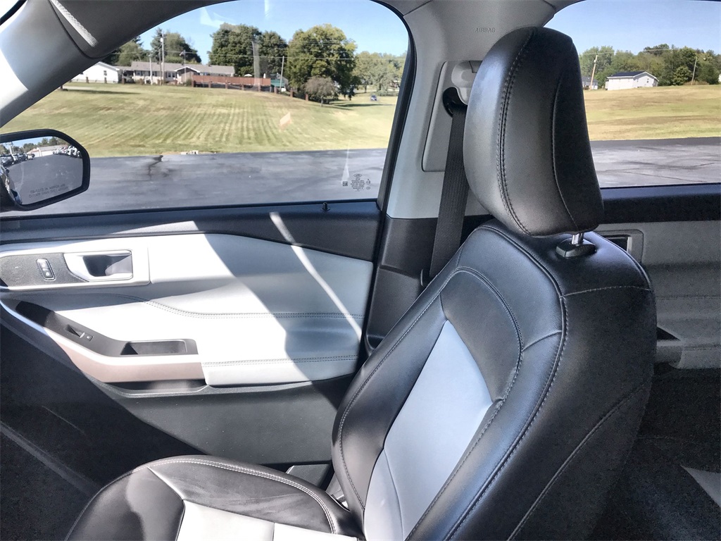 2023 Ford Explorer XLT photo 23