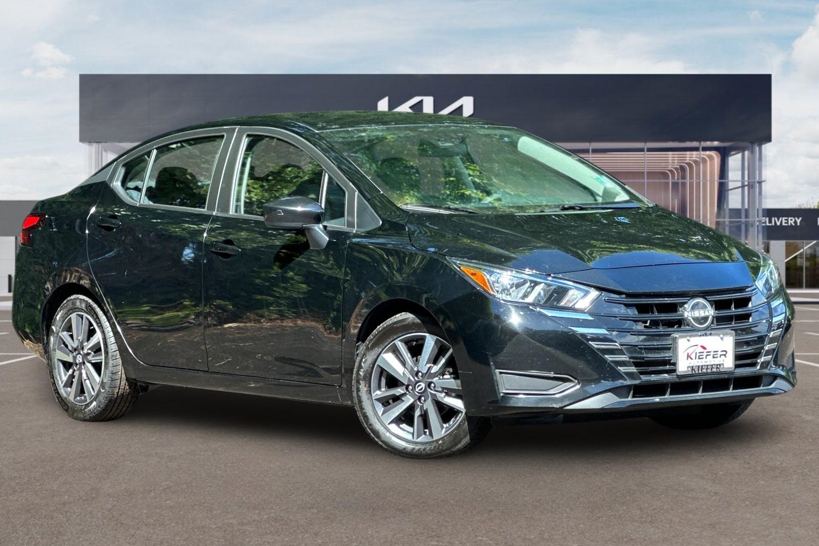 2023 Nissan Versa 1.6 SV photo 2