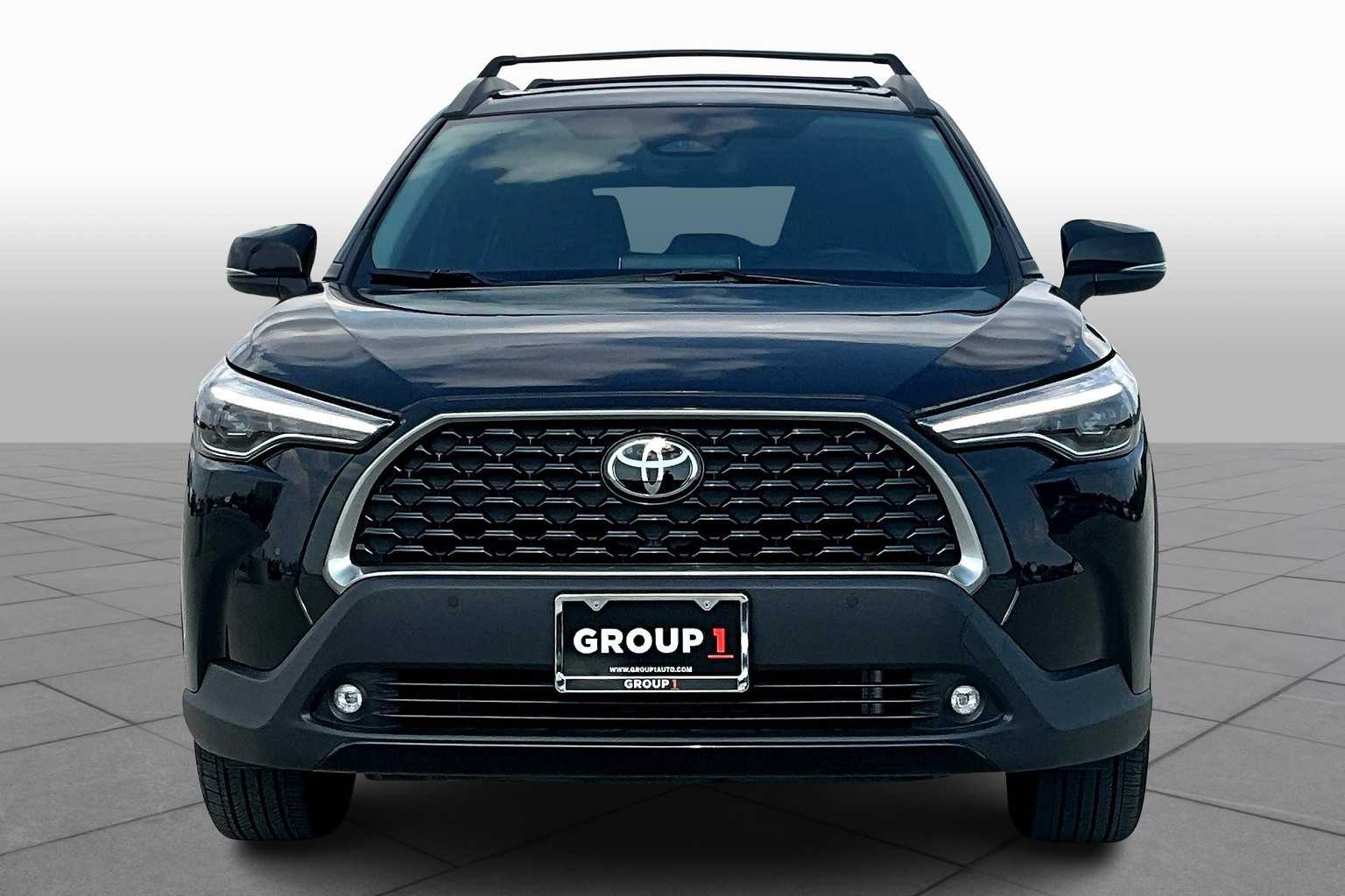 2024 Toyota Corolla Cross XLE photo 3