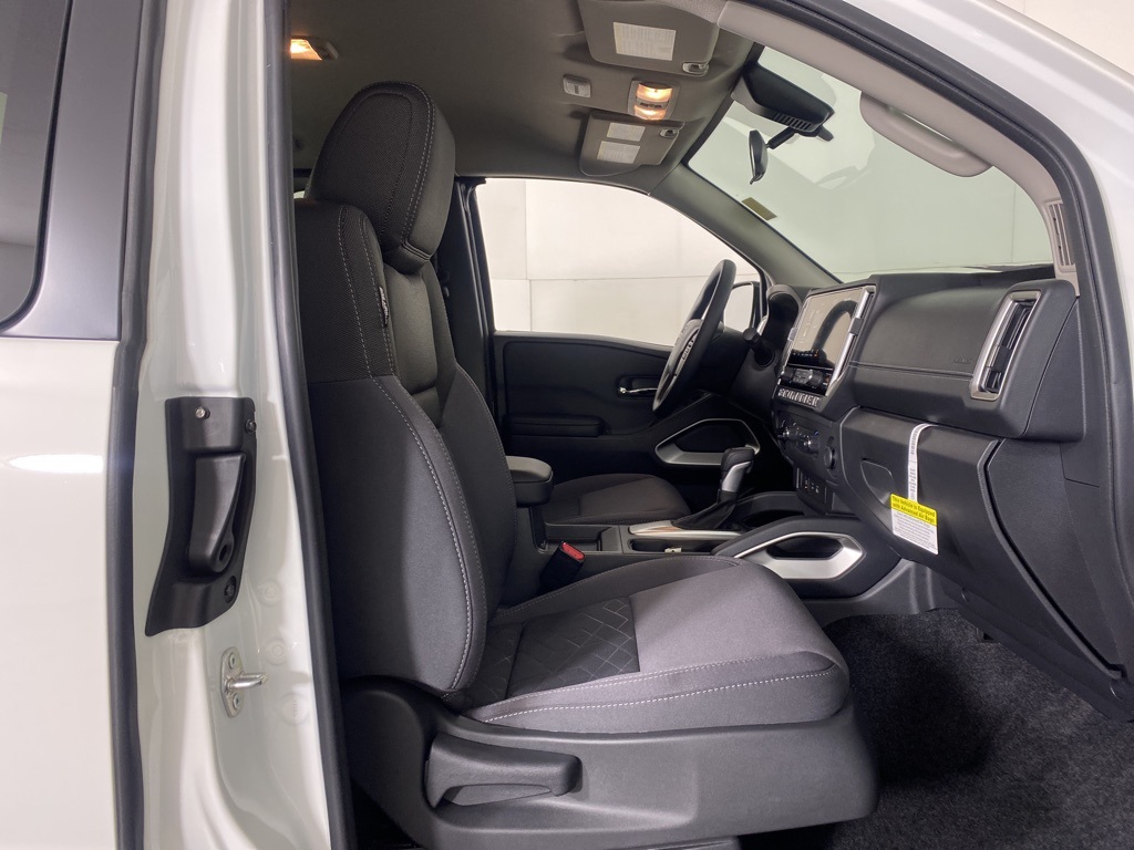 2025 Nissan Frontier SV photo 9