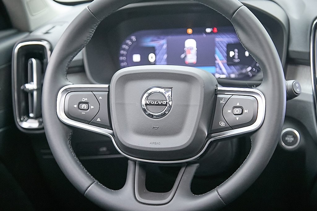 2026 VOLVO XC40 - Image 25