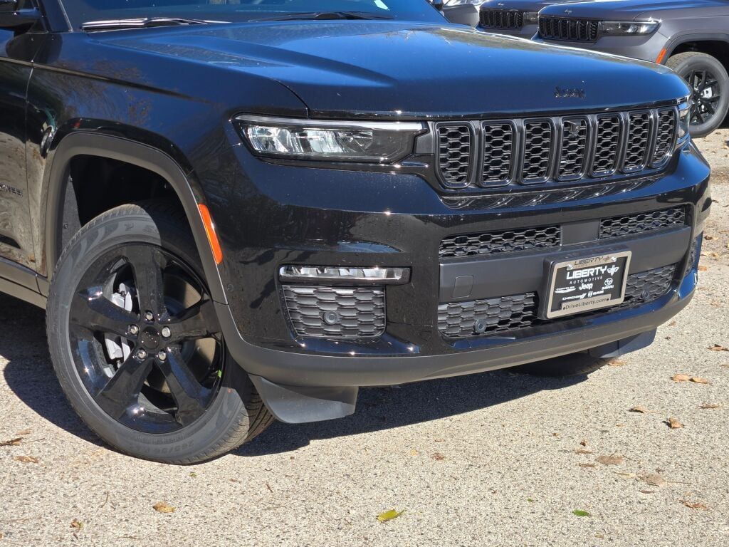 2025 Jeep Grand Cherokee Limited photo 2