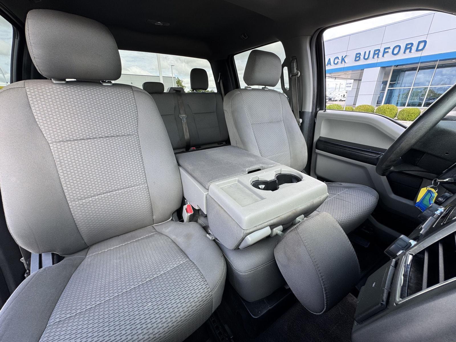2015 Ford F-150 XLT photo 32