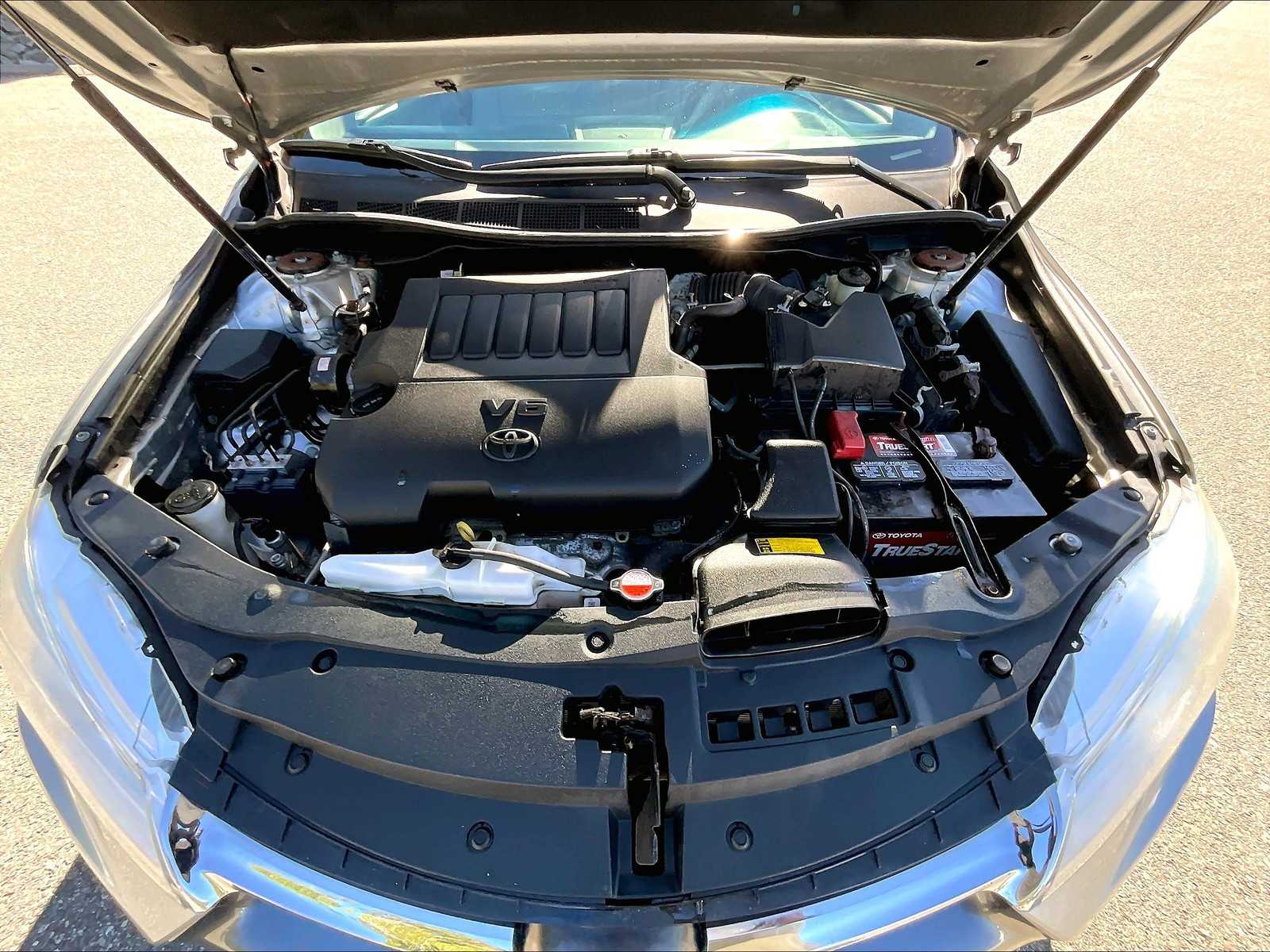 2016 Toyota Camry XLE photo 29