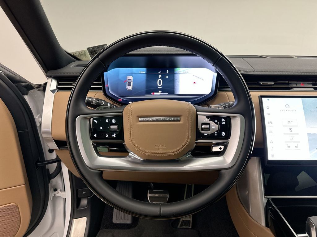 2024 Land Rover Range Rover SE photo 13