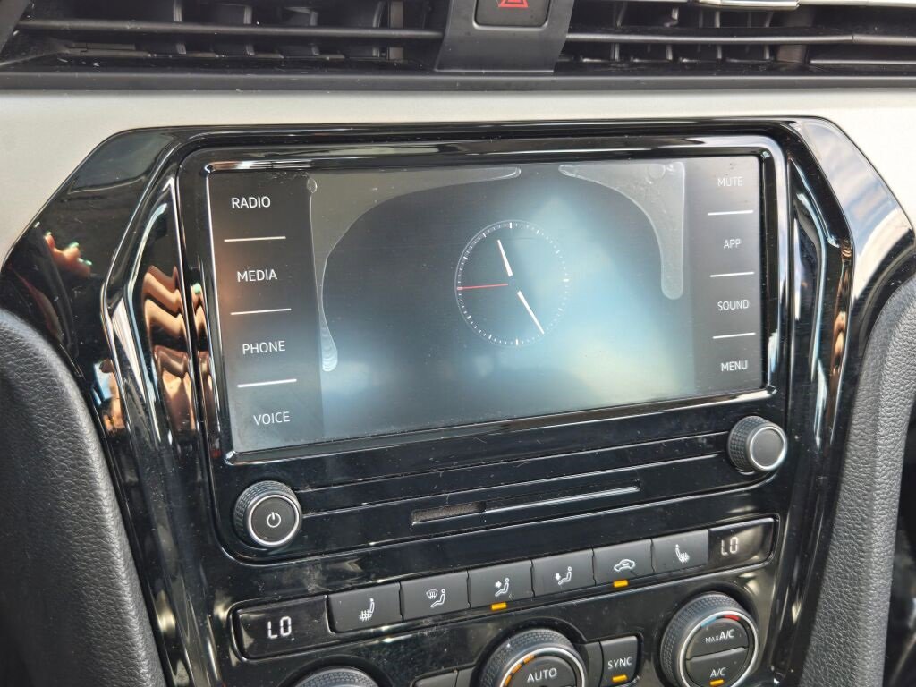 2021 Volkswagen Passat 2.0T SE photo 26