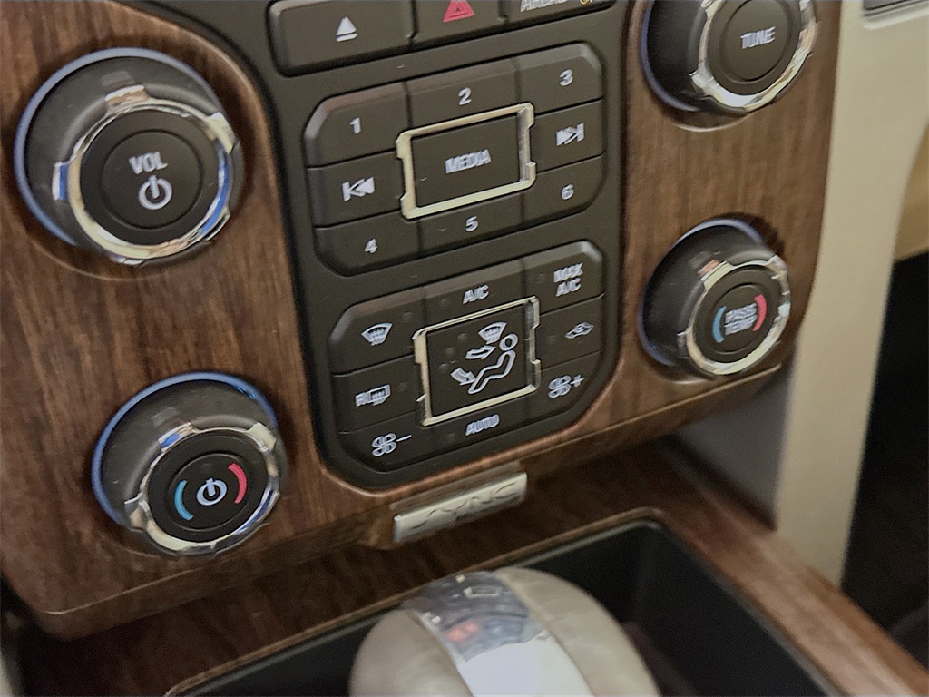 2014 Ford F-150 Lariat photo 3