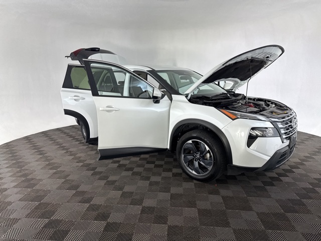 2024 Nissan Rogue SV photo 11