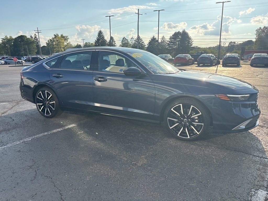 2025 Honda Accord Hybrid Touring photo 5