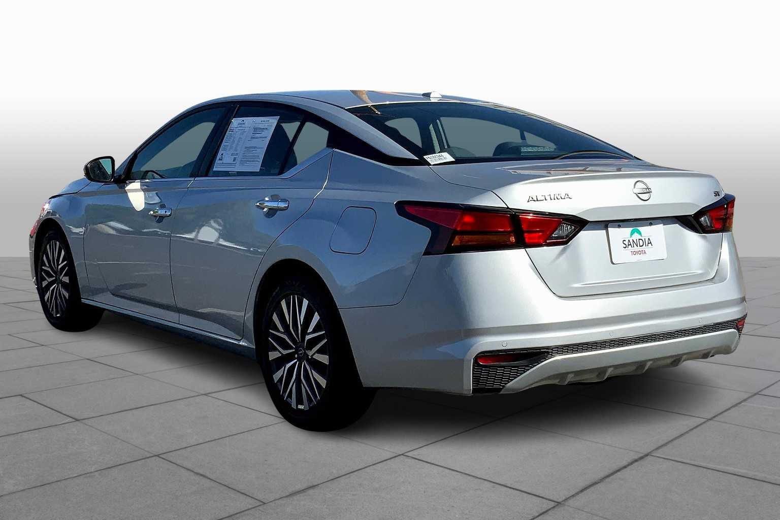 2023 Nissan Altima 2.5 SV photo 10