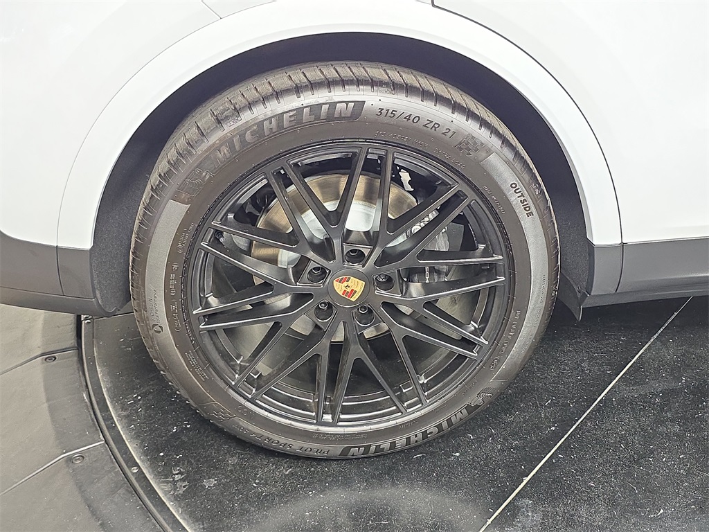 2025 Porsche Cayenne photo 26