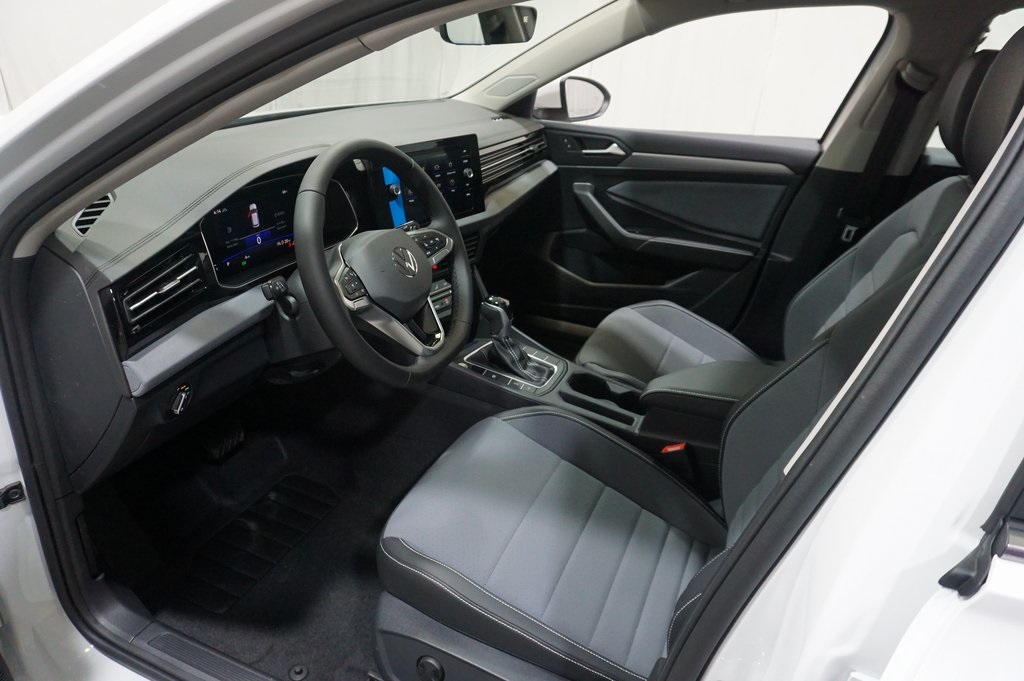 2025 Volkswagen Jetta 1.5T SE photo 8
