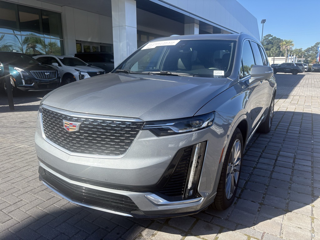 2025 Cadillac XT6 Premium Luxury photo 2