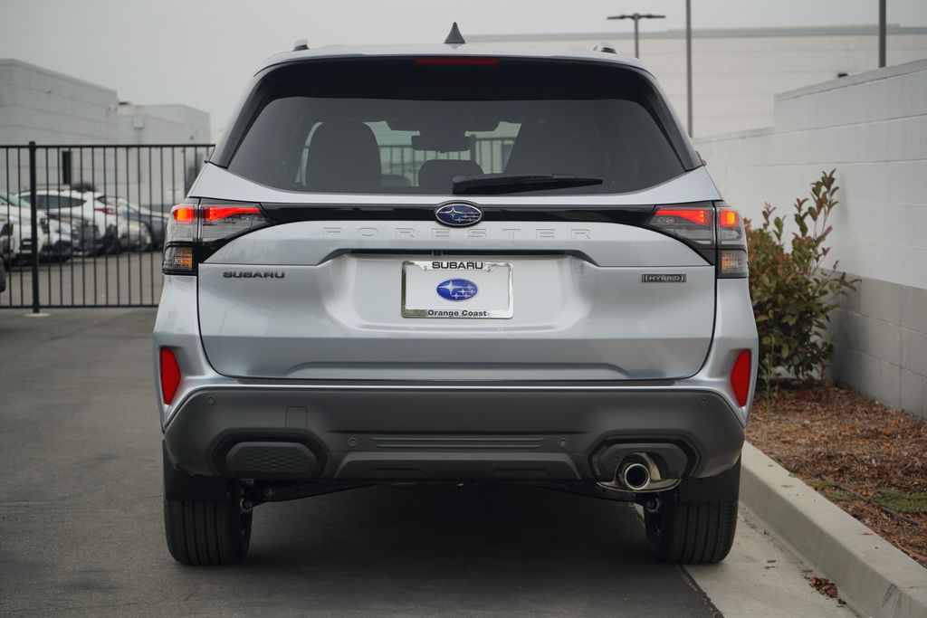 2025 Subaru Forester Touring photo 4
