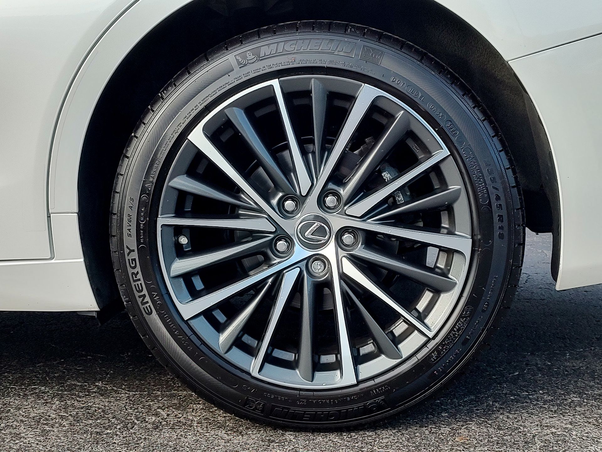 2023 Lexus ES 250 AWD photo 21