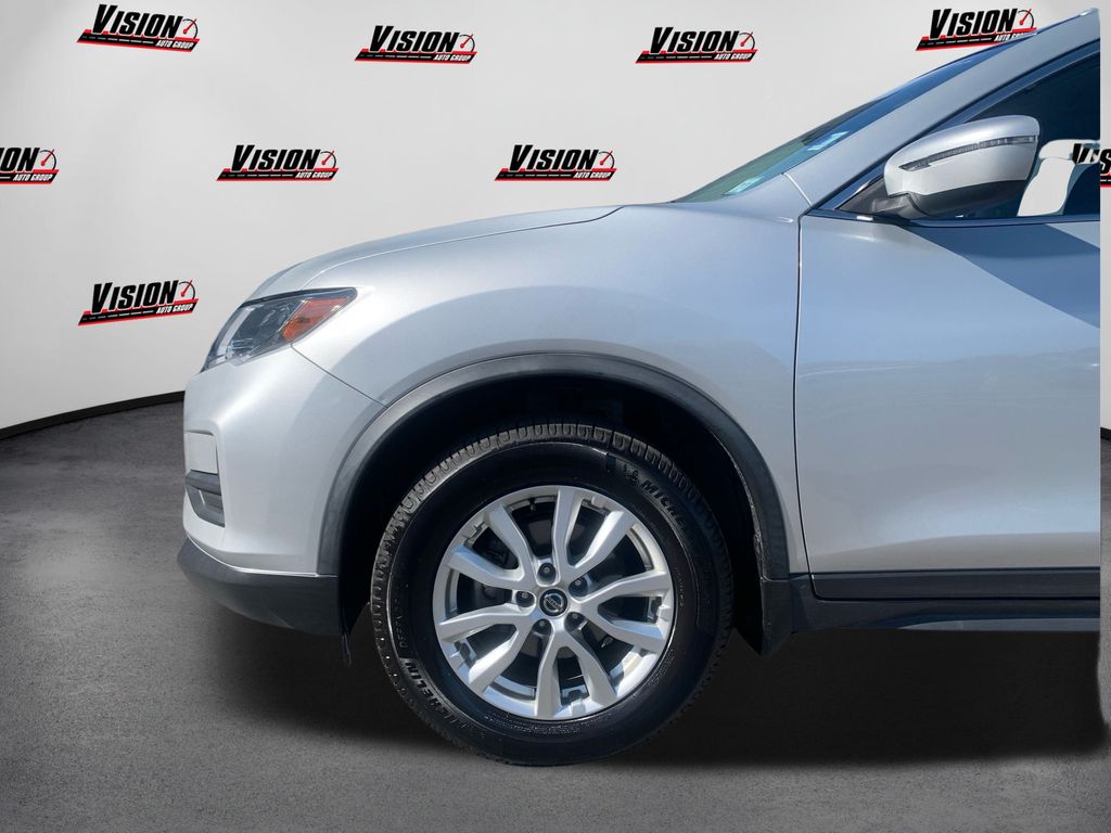 2020 Nissan Rogue SV photo 12
