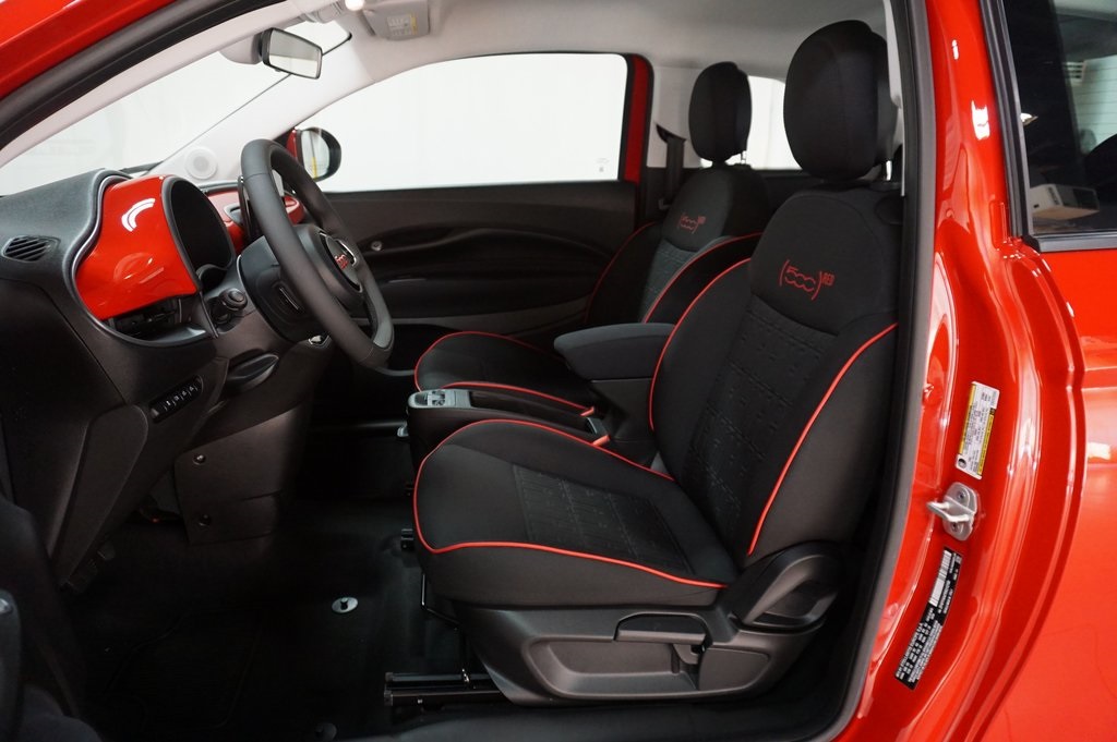 2024 Fiat 500e Red photo 10