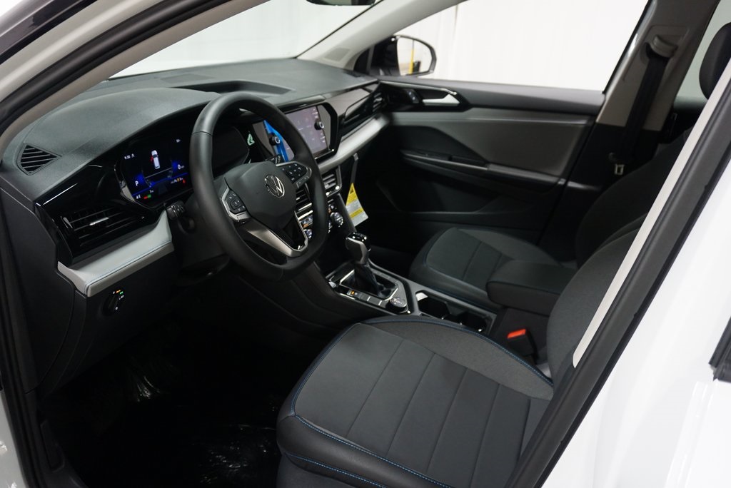 2024 Volkswagen Taos SE photo 11