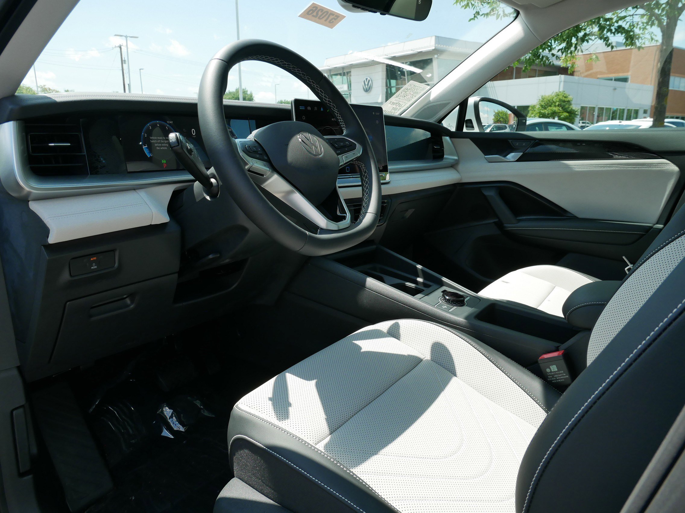 2025 Volkswagen Tiguan SE photo 3