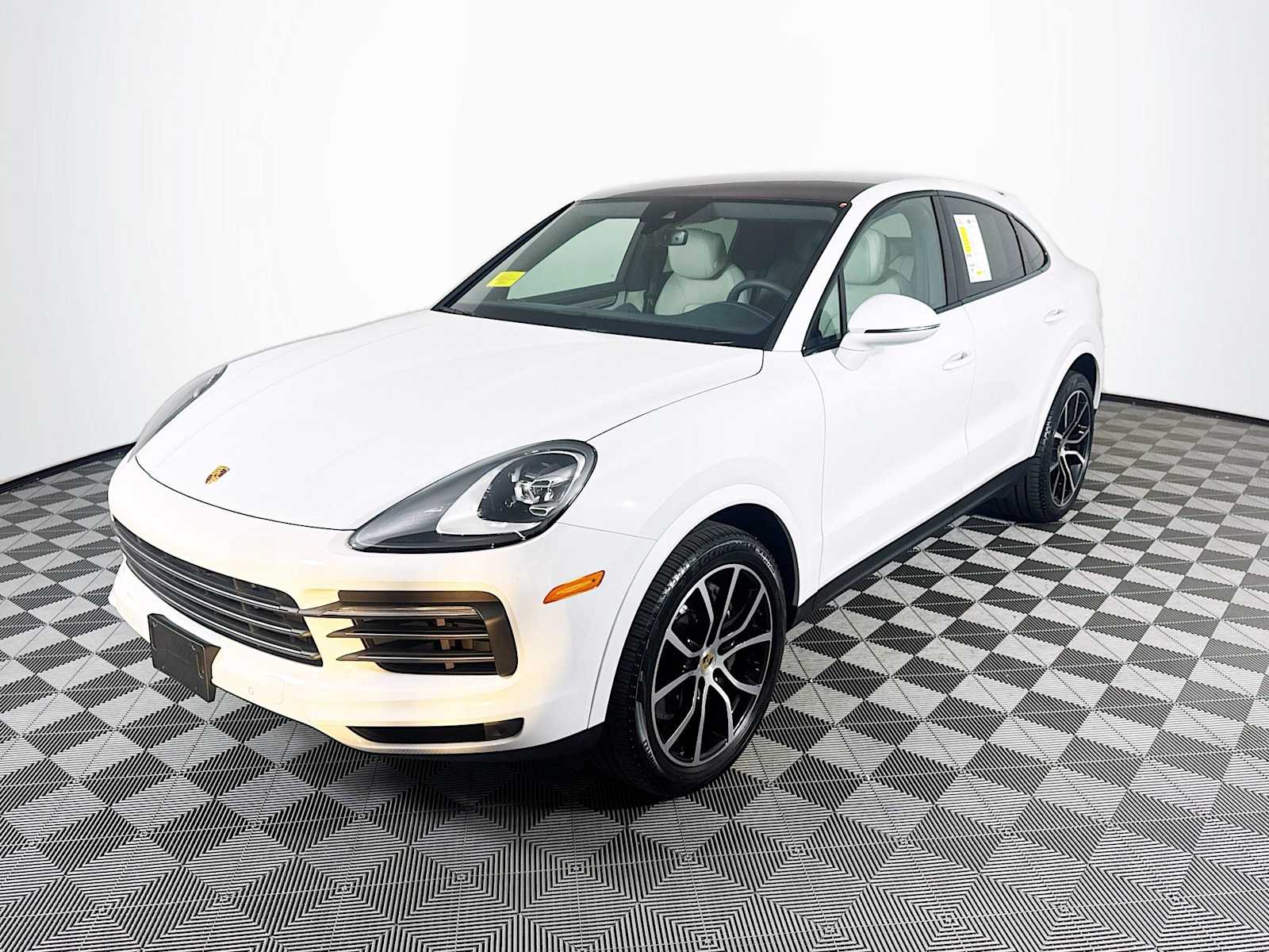 2023 Porsche Cayenne Coup Base's photo