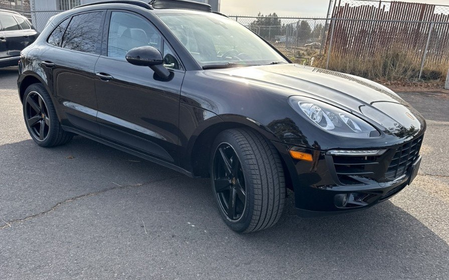 2017 PORSCHE MACAN - Image 2