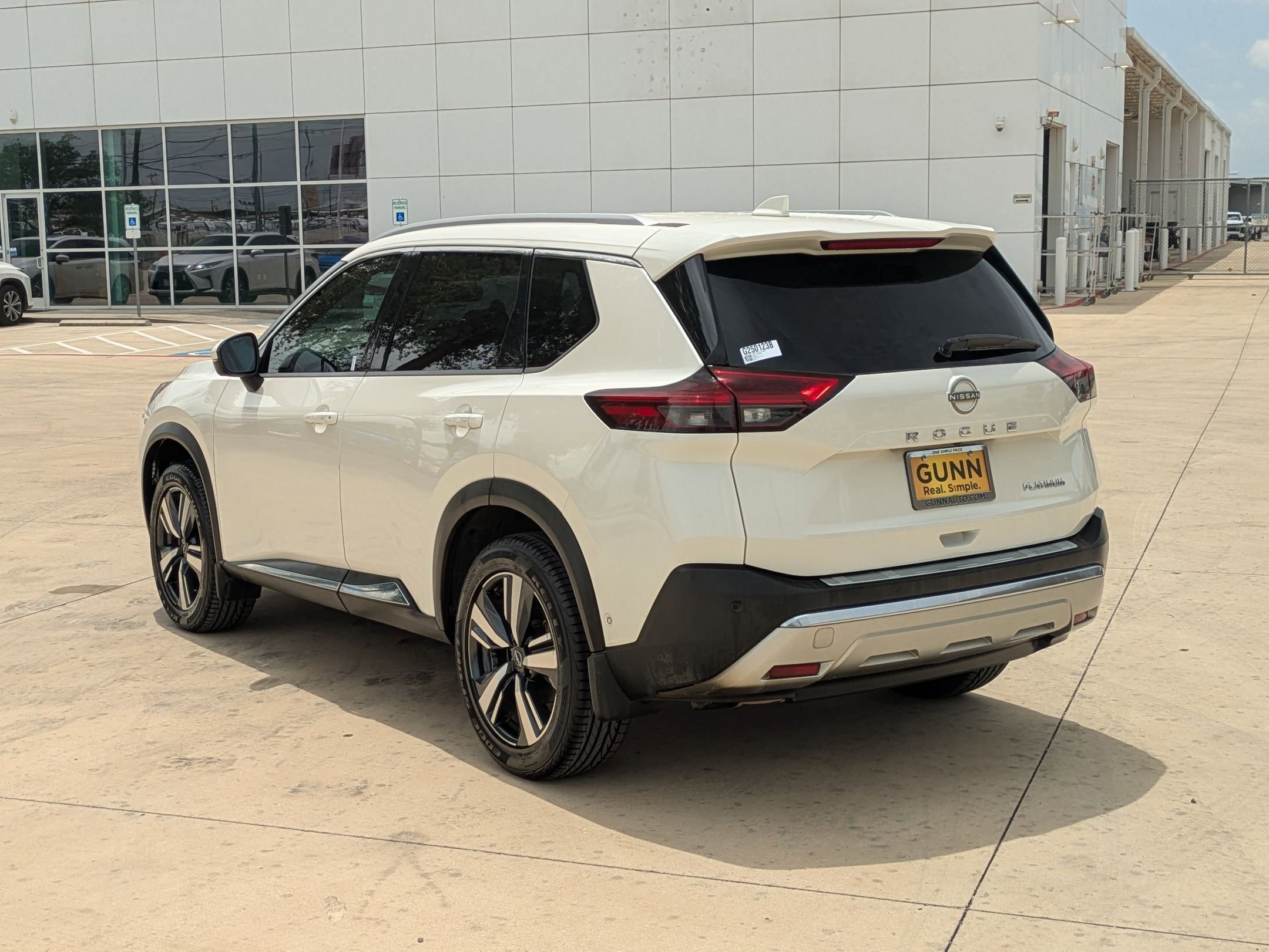 2022 Nissan Rogue Platinum photo 3