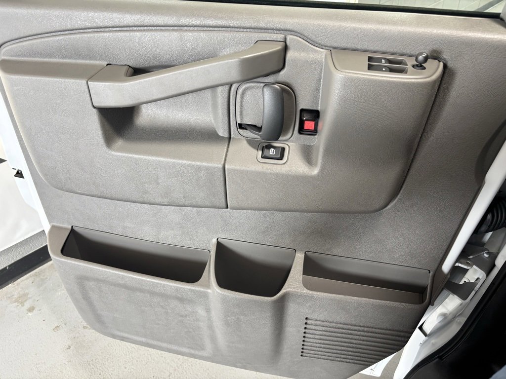 2025 Chevrolet Express Cargo 2500 photo 10