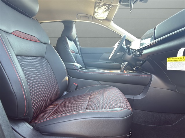 2026 Nissan Kicks SR photo 9